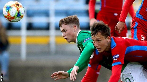 Charlie McCann (left) in action for the Republic of Ireland Under-17s against their Czech counterparts in 2019