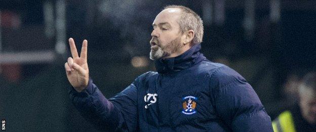 Steve Clarke makes a point to his Kilmarnock team