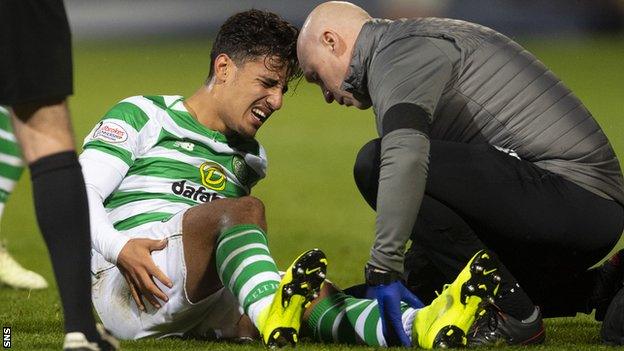 Daniel Arzani receives treatment after suffering the injury against Dundee