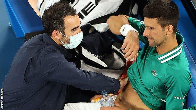 Novak Djokovic with the physiotherapist