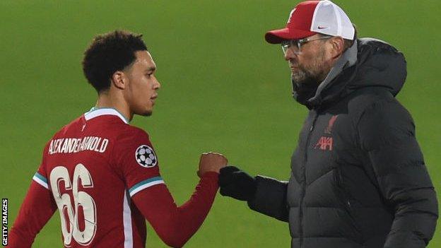 Jurgen Klopp fist bumps Trent Alexander-Arnold