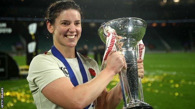 Sarah Hunter with the Women's Six Nations trophy