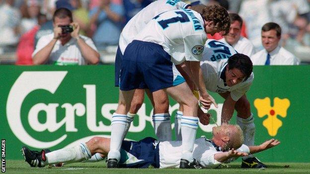 Paul Gascoigne celebrates in the dentist's chair