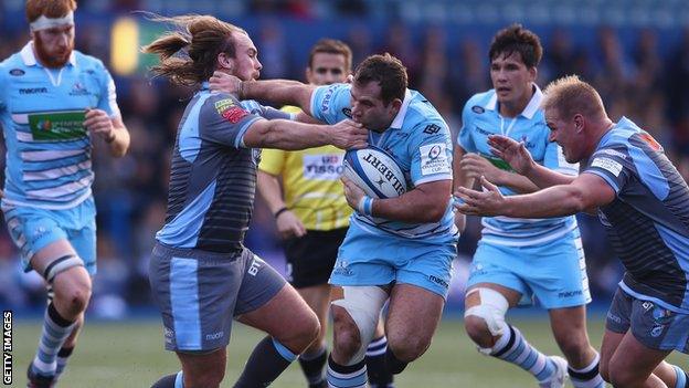 Fraser Brown (centre) of Glasgow holds off the challenge of Kristian Dacey (left) and Rhys Gill (right) of Cardiff Blues