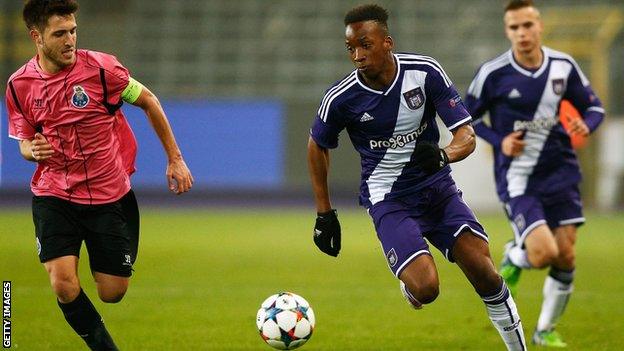 Dodi Lukebakio playing for Anderlecht