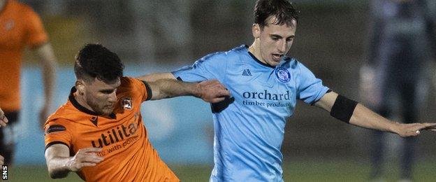 Forfar's Murray MacKintosh (right)