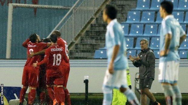 Sevilla celebrate scoring at Celta Vigo