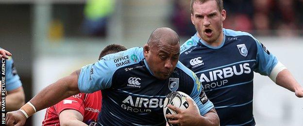 Taufa'ao Filise in action for the Blues against Scarlets