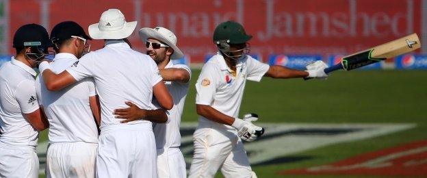 Younus Khan made 45 but fell to a mis-timed lofted shot