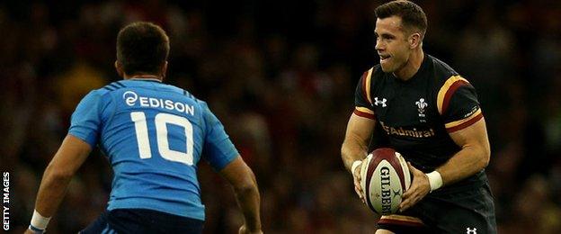 Gareth Davies in action for Wales against Italy