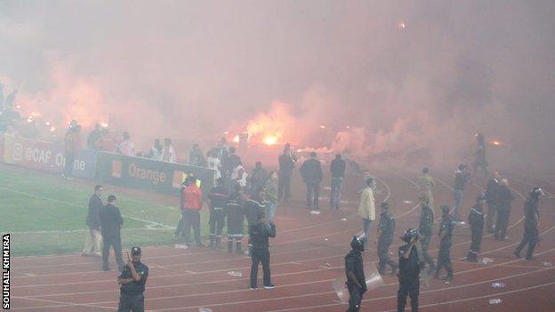 Esperance fans with flares