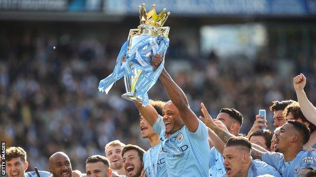 Vincent Kompany lifts the Premier League trophy