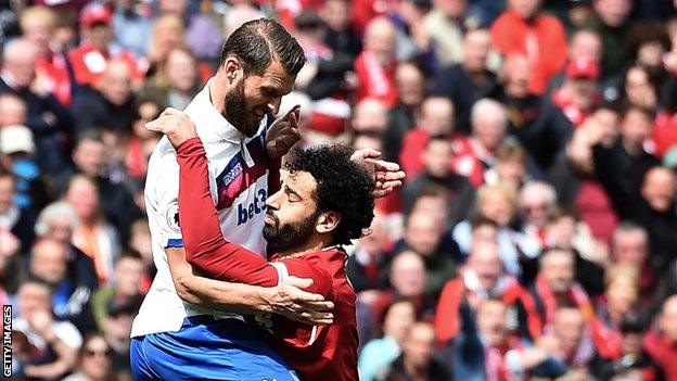 Erik Pieters tackles Mohamed Salah