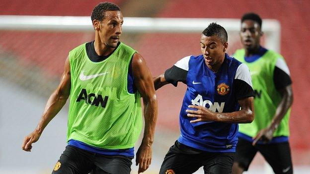 Jesse Lingard and Rio Ferdinand in training together for Manchester United