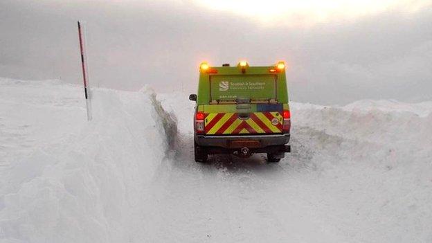 Deep snow between Stronelairg and Melgarve