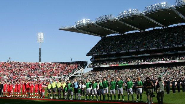 Republic of Ireland and Wales line up at Croke Park in 2007