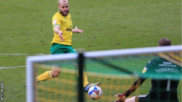 Teemu Pukki scores for Norwich