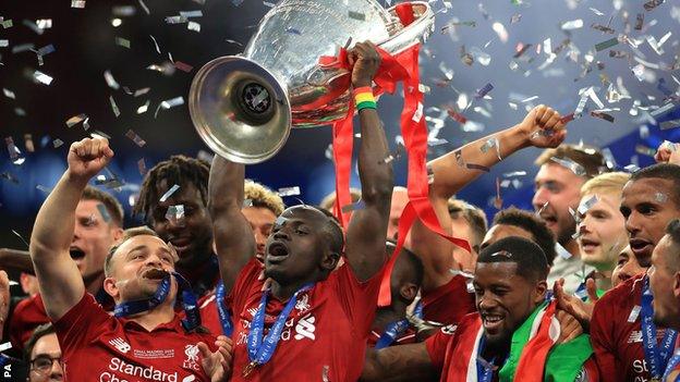 Sadio Mane lifts the Champions League trophy