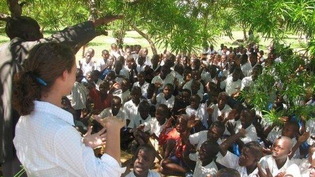 Toni Maraviglia outside with a large class of children