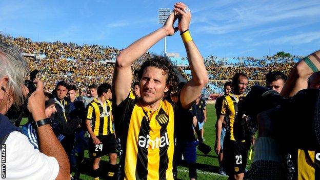 Diego Forlan playing for Penarol, 2015