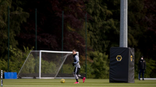 Wolves' Daniel Podence trains alone