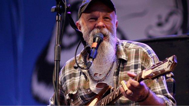 Rhoddodd Andy Zammitt hwb i yrfa lwyddiannus Seasick Steve tu hwnt i America