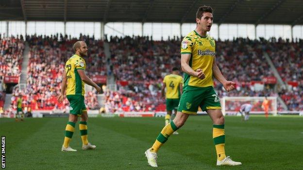 Teemu Pukki and Kenny McLean celebrate with Norwich City