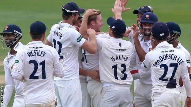 Essex celebrate a wicket against Warwickshire