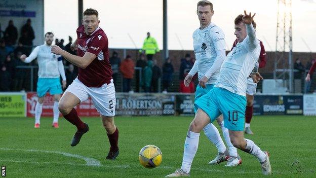 Aaron Doran threatens for Inverness against Arbroath