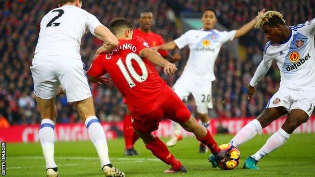 Philippe Coutinho is tackled in the Sunderland box by Didier Ndong