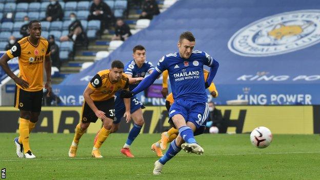 Jamie Vardy scores a penalty for Leicester City against Wolverhampton Wanderers