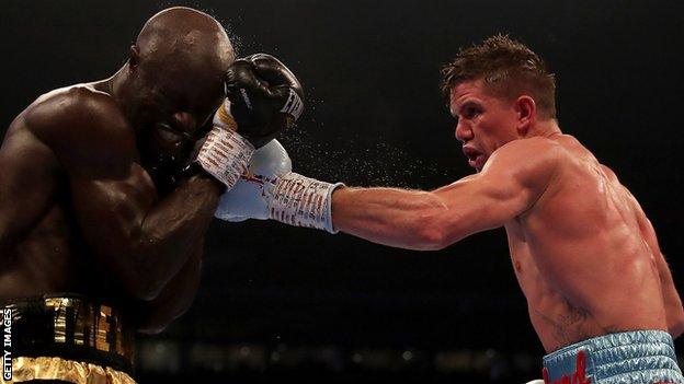 Luke Campbell lands a punch on Yvan Mendy