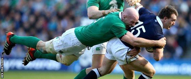 Paul O'Connell tackles Stuart Hogg