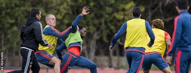 Miquel Nelom fights with Tonny Vilhena as other Feyenoord players and staff look on