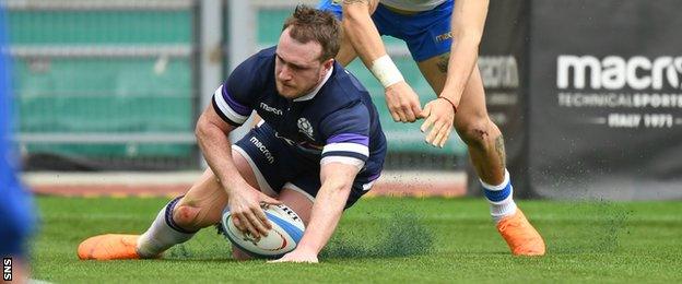 Stuart Hogg scores