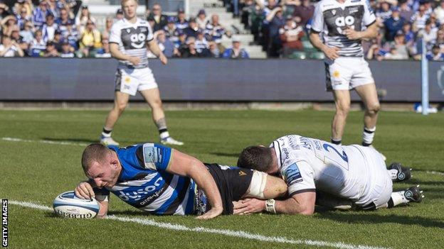 Sam Underhill scores for Bath