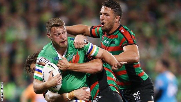 Elliott Whitehead taking on Sam Burgess