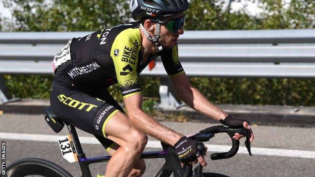 Simon Yates riding at the Giro d'Italia