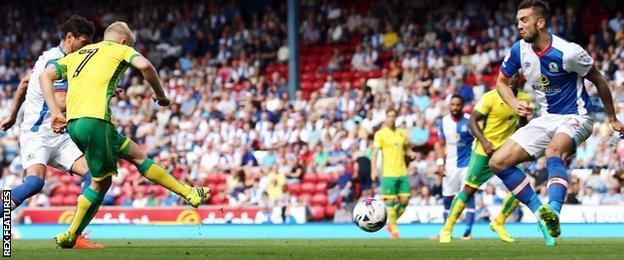 Steven Naismith's 57th-minute strike put Norwich 4-0 up