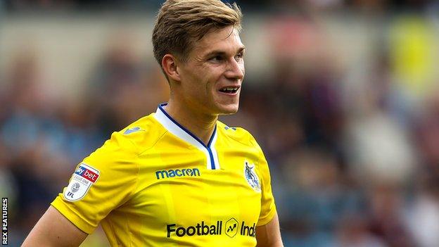 Gavin Reilly in action for Bristol Rovers