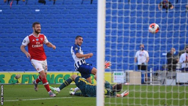 Neal Maupay scores