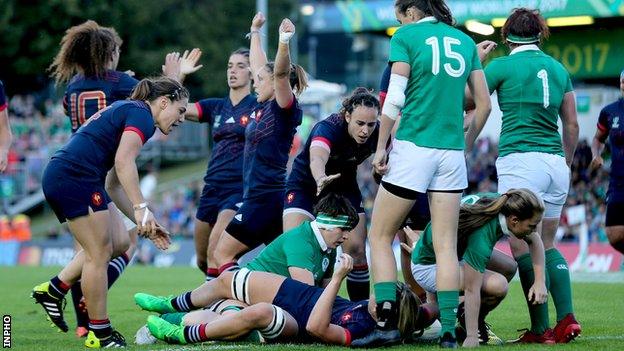 France celebrate after Romane Menager scores her seventh-minute try