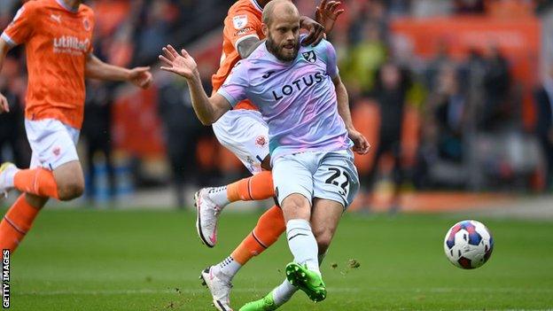 Norwich City's Teemu Pukki scores the opening goal against Blackpool