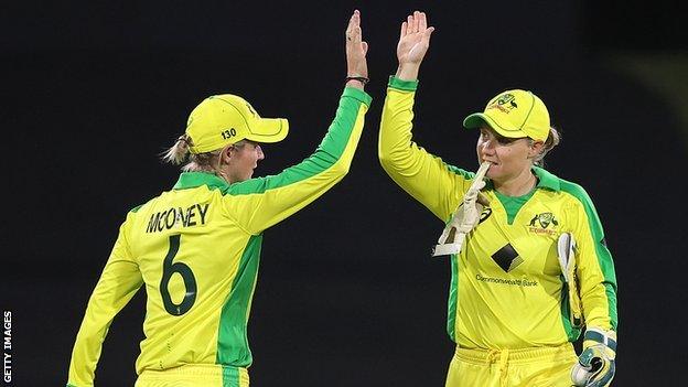 Beth Mooney and Alyssa Healy