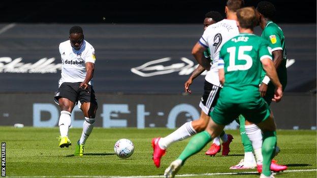 Fulham's Neeskens Kebano scores the first goal of his two goals against Sheffield Wednesday