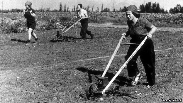 Workers on a kibbutz