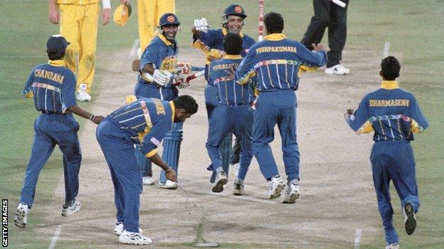 Sri Lanka captain Arjuna Ranatunga (centre) celebrates with fellow batsman Aravinda De Silva and team mates after winning the 1996 cricket World Cup