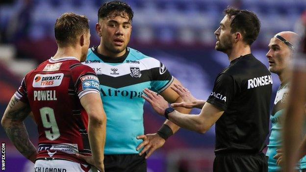 Andre Savelio speaks to referee James Child after reporting the incident