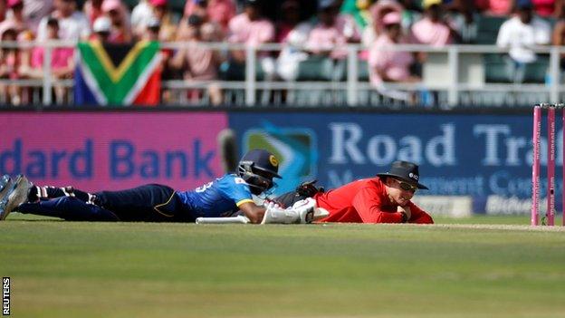 South African and Sri Lanka players dive to the ground as bees stop play