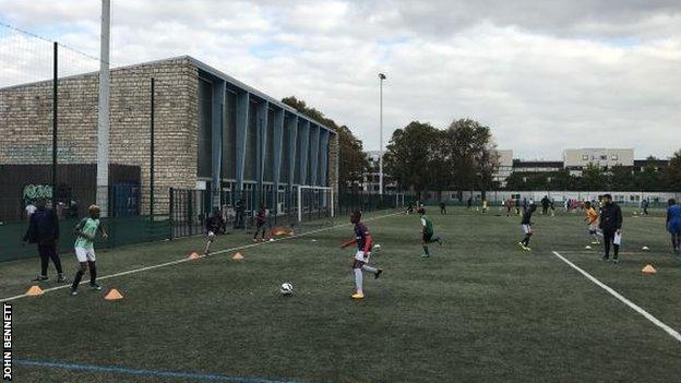 A junior team training at AS Bondy